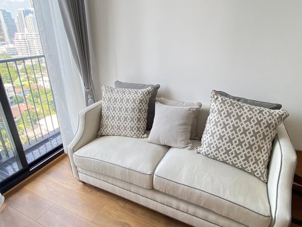 living room of Noble BE33