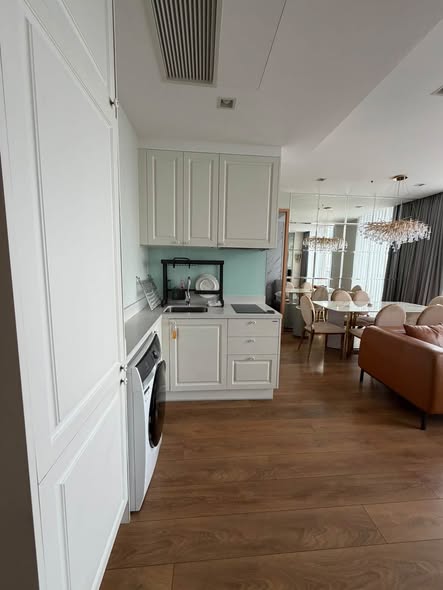 room interior and kitchen of Noble BE33