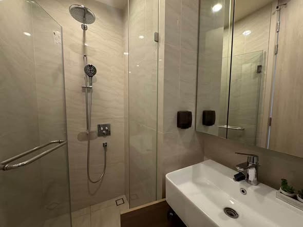 room interior and bathroom of Noble Form Thonglor โนเบิล ฟอร์ม ทองหล่อ