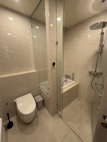 room interior and bathroom of Noble Form Thonglor โนเบิล ฟอร์ม ทองหล่อ