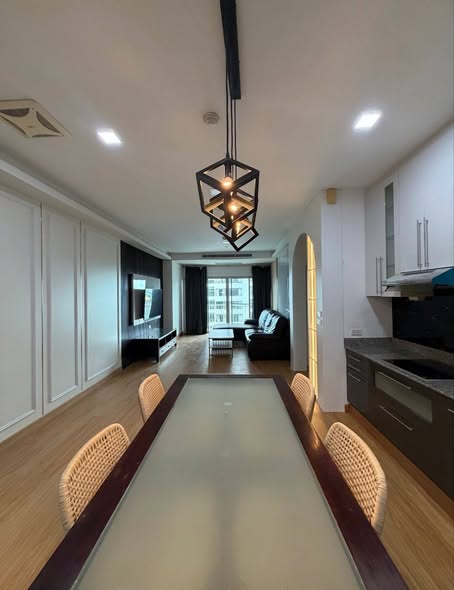 room interior of Noble Ora