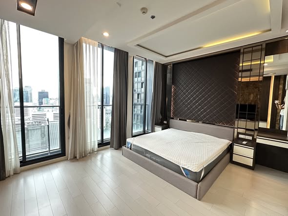 bedroom of Noble Ploenchit