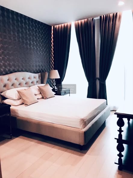 bedroom of Noble Ploenchit