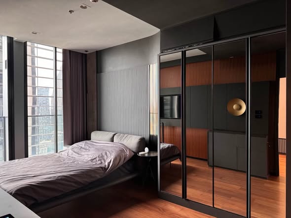bedroom and room interior of Noble Ploenchit