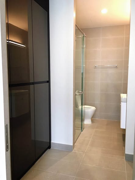room interior and bathroom of Noble Ploenchit