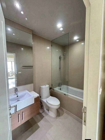 bathroom of Noble Refine