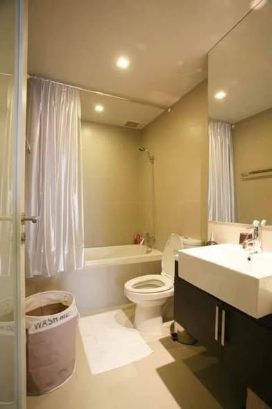 bedroom and bathroom of Noble Remix