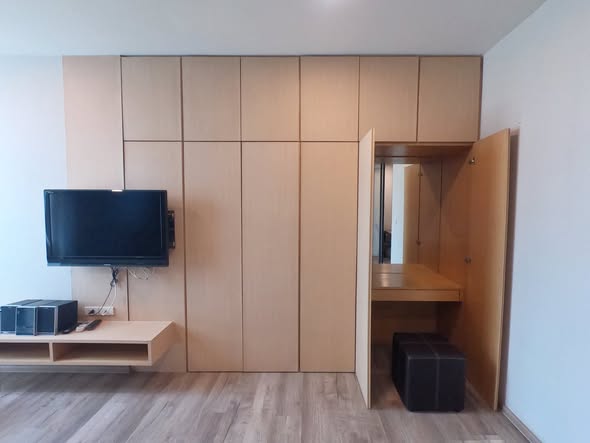 room interior of Noble Remix