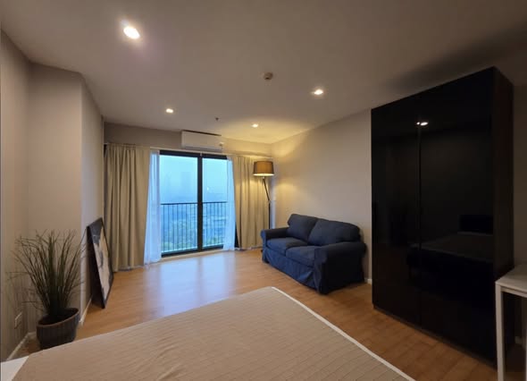 bedroom and room interior of Noble Solo