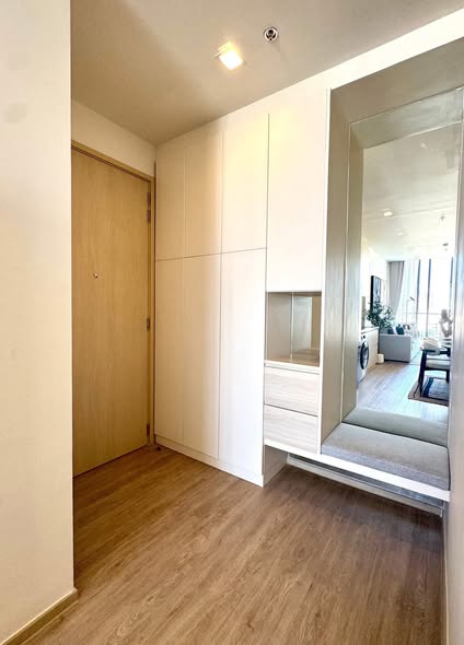 bedroom and room interior of Noble State Sukhumvit 39