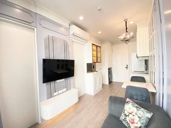 room interior and kitchen of Noble State Sukhumvit 39