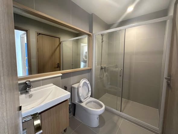 room interior and bathroom of Nora Bangna โนระ บางนา