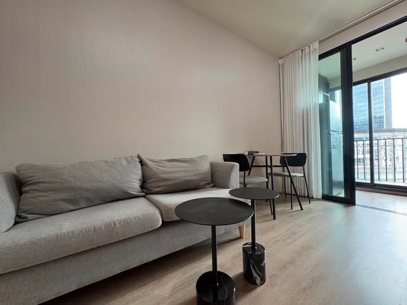living room of Nue District R9