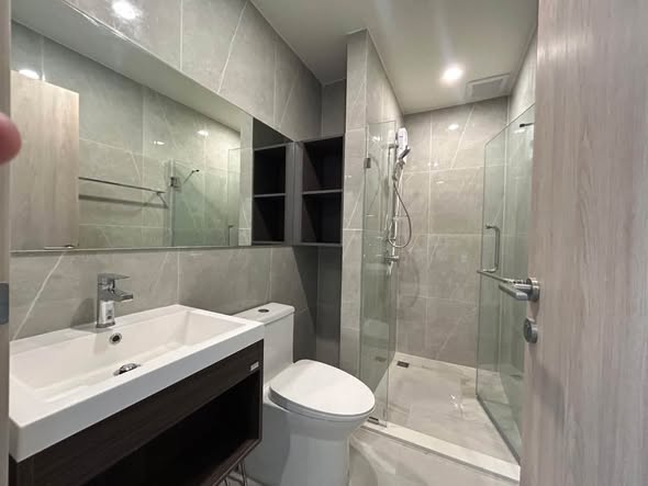 room interior and bathroom of Nue District R9