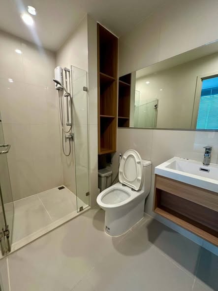 bathroom of Nue Noble Centre Bang Na (นิว โนเบิล เซ็นเตอร์ บางนา)