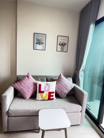 living room and bedroom of นิว โนเบิล ไฟฉาย-วังหลัง NUE Noble Faichai – Wang Lang