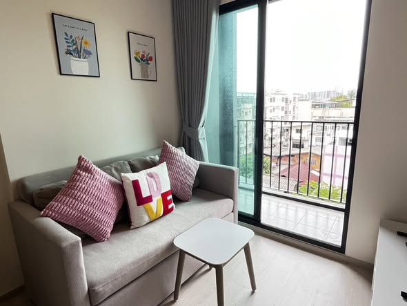 living room and bedroom of นิว โนเบิล ไฟฉาย-วังหลัง NUE Noble Faichai – Wang Lang