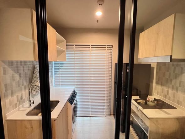 room interior and bathroom and kitchen of NUE Noble Ngamwongwan (นิว โนเบิล งามวงศ์วาน)