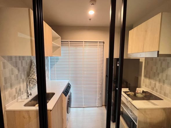 room interior and bathroom and kitchen of NUE Noble Ngamwongwan (นิว โนเบิล งามวงศ์วาน)
