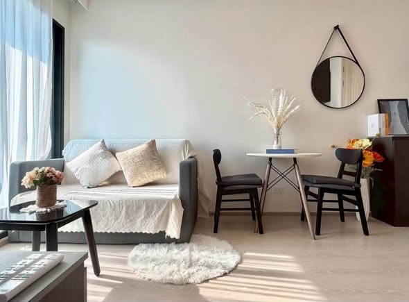living room of NUE Noble Ratchada Lat Phrao (นิว โนเบิล รัชดา ลาดพร้าว)