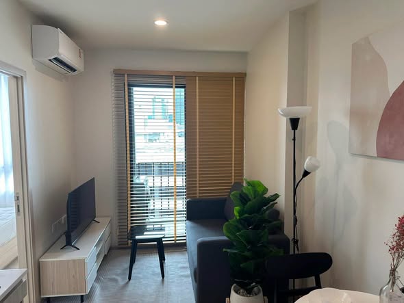 living room of NUE Noble Ratchada Lat Phrao (นิว โนเบิล รัชดา ลาดพร้าว)