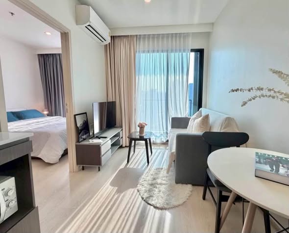 living room and bedroom of NUE Noble Ratchada Lat Phrao (นิว โนเบิล รัชดา ลาดพร้าว)