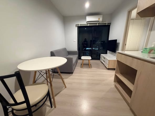 living room of NUE Noble Srinakarin Lasalle นิว โนเบิล ศรีนครินทร์ – ลาซาล