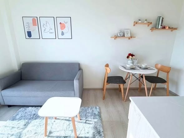 living room of NUE Noble Srinakarin Lasalle นิว โนเบิล ศรีนครินทร์ – ลาซาล