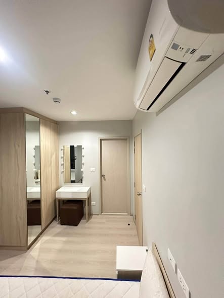 room interior and bathroom of NUE Noble Srinakarin Lasalle นิว โนเบิล ศรีนครินทร์ – ลาซาล
