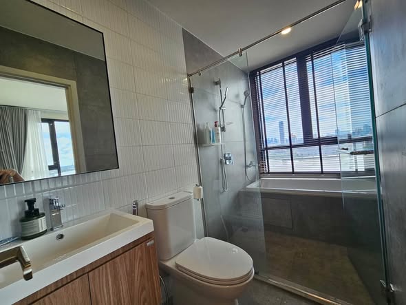 bathroom of Nue Riverest Ratburana นิว ริเวอร์เรสต์ ราษฎร์บูรณะ