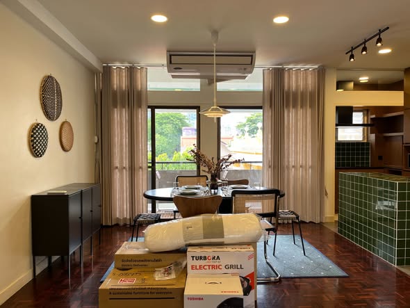 living room of Oakwood Residence Sukhumvit 24 Bangkok