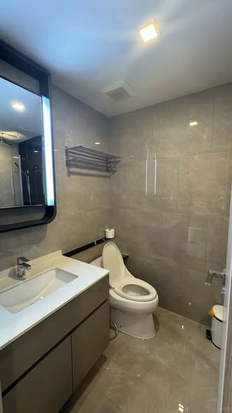 bathroom of One9Five Asoke – Rama 9