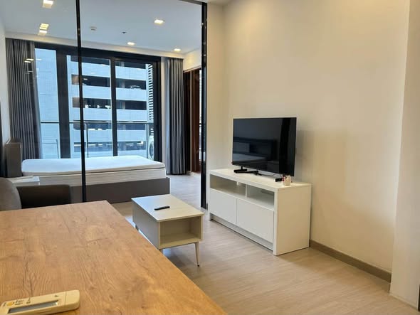 bedroom and living room of One9Five Asoke – Rama 9
