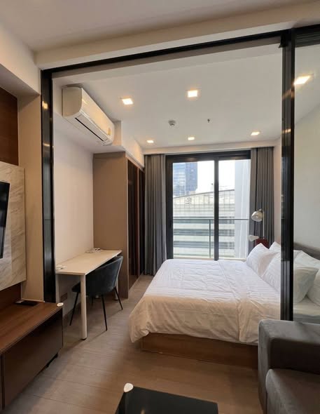 bedroom and room interior of One9Five Asoke – Rama 9