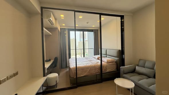 bedroom and room interior of One9Five Asoke – Rama 9
