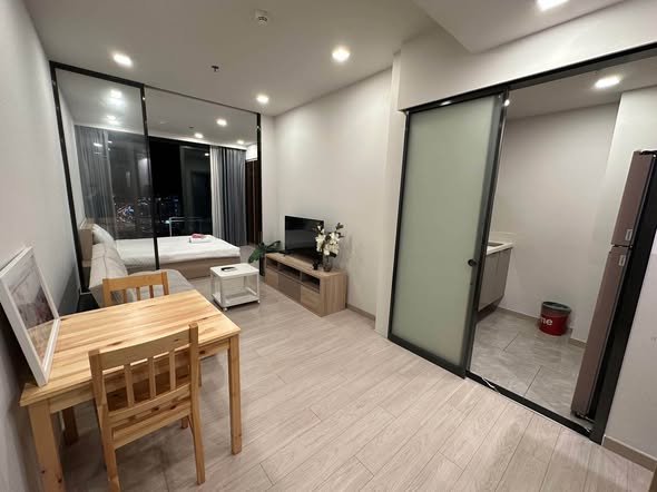 bedroom and room interior of One9Five Asoke – Rama 9