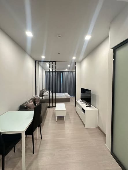 bedroom and room interior of One9Five Asoke – Rama 9