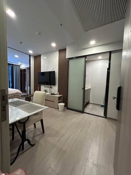 bedroom and room interior of One9Five Asoke – Rama 9
