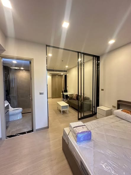 bedroom and room interior of One9Five Asoke – Rama 9