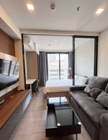 bedroom and room interior of One9Five Asoke – Rama 9