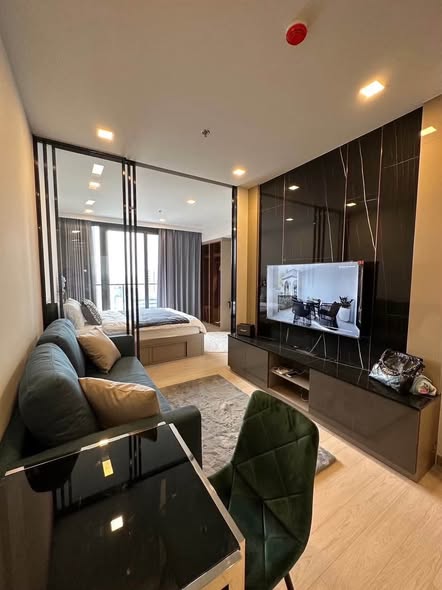 living room and bedroom of One9Five Asoke – Rama 9