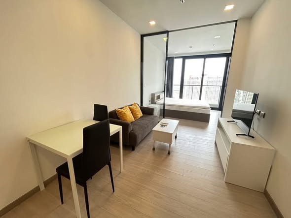 living room and room interior of One9Five Asoke – Rama 9