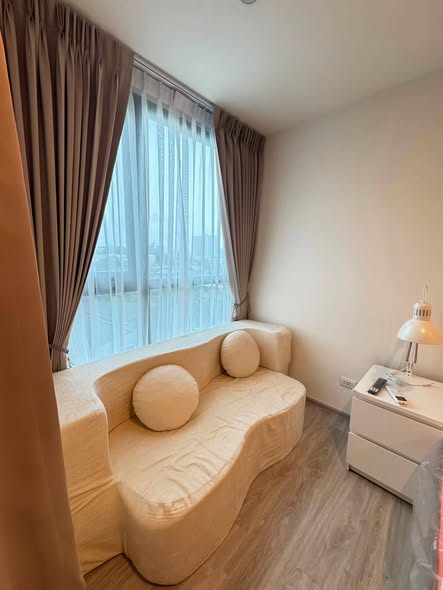bedroom and living room of Origin Play Sri Udom Station (Sales gallery) – ออริจิ้น เพลย์ ศรีอุดม สเตชั่น (สำนักงานขาย)