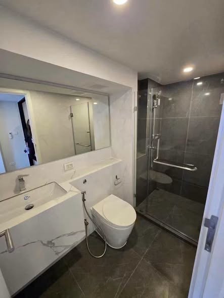 room interior and bathroom of Origin Plug&Play Ramkhamhaeng Triple Station