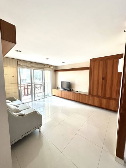 Pabhada Silom