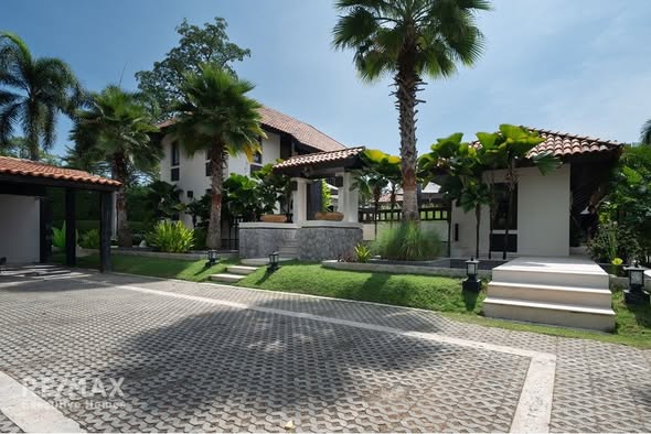 Palm Hills Golf Club & Residence