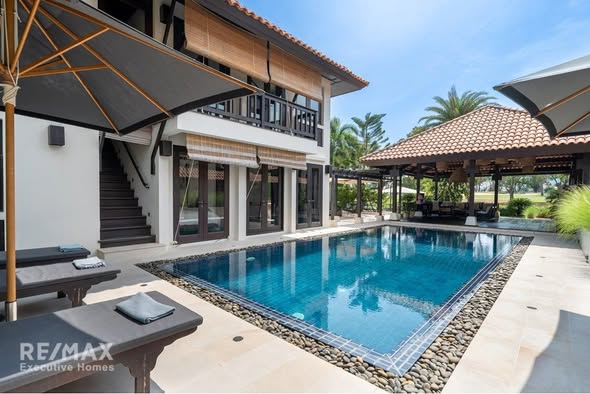 pool of Palm Hills Golf Club & Residence