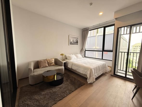 bedroom and living room and room interior of Park​ Origin​ Phaya Thai