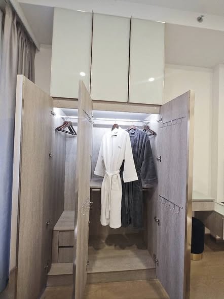 bedroom and room interior and bathroom of Park​ Origin​ Phaya Thai