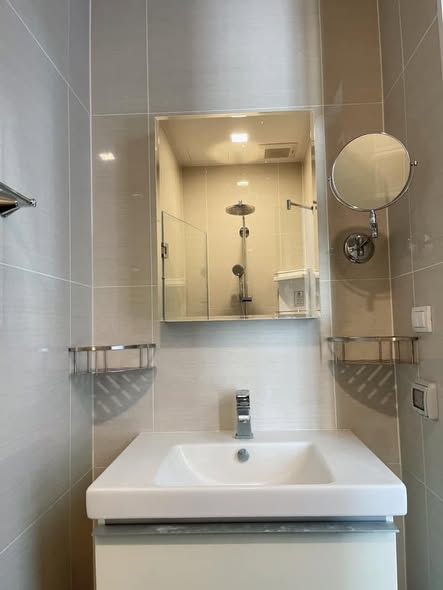 bathroom of Park Origin Phrom Phong